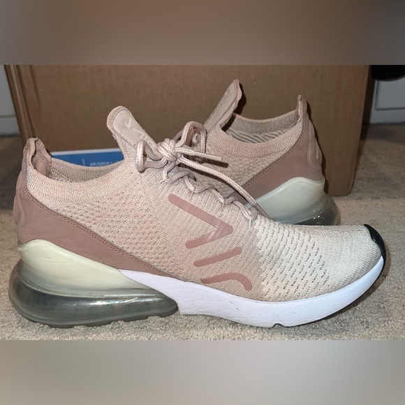Nike Air Max 270 Sneakers - Picture 6 of 9